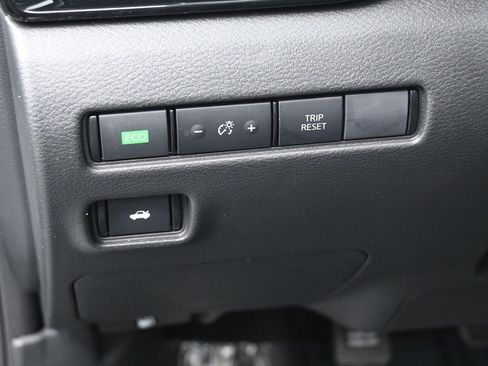 Certified 2025 Nissan Sentra SV image 14