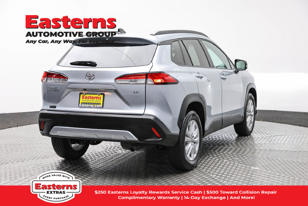 Used 2025 Toyota Corolla Cross LE FWD image 6