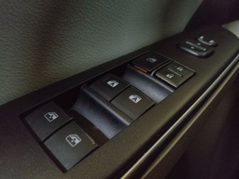 Used 2016 Toyota Camry SE w/ Moonroof Package FWD image 27