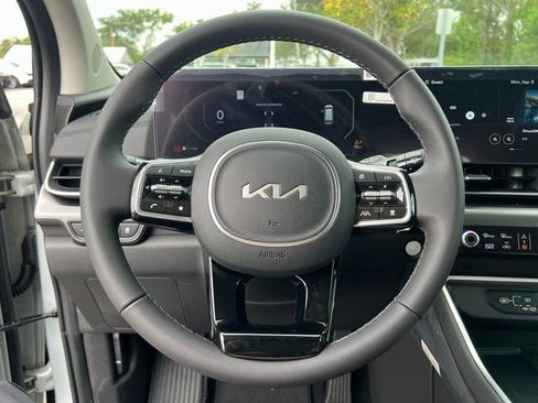 New 2026 Kia Carnival SX w/ SX Dark Edition Package FWD image 18