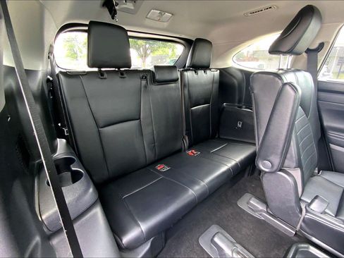 Used 2023 Toyota Highlander XLE AWD/4WD image 33