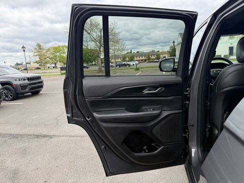 New 2025 Jeep Grand Cherokee Altitude AWD/4WD image 26