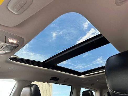 Certified 2023 Chrysler Pacifica Limited FWD image 26