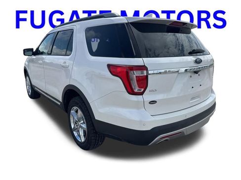 Used 2017 Ford Explorer XLT w/ Equipment Group 202A AWD/4WD image 3