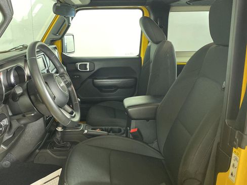 Used 2019 Jeep Wrangler Sport AWD/4WD image 13
