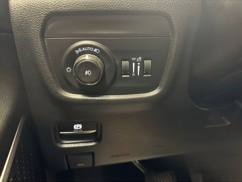 Used 2022 Jeep Grand Cherokee Limited image 15