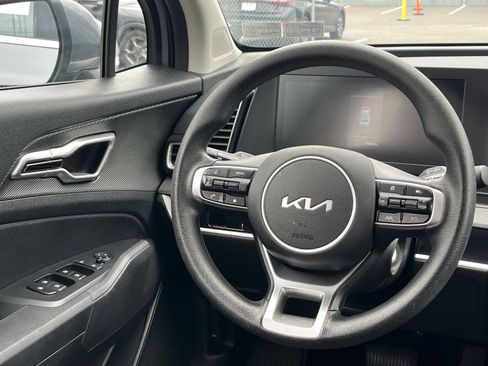 Used 2025 Kia Sportage LX FWD image 27