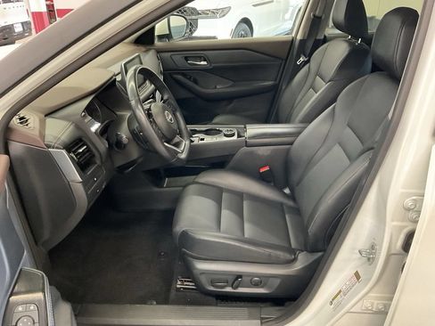Used 2023 Nissan Rogue SV w/ SV Premium Package AWD/4WD image 10