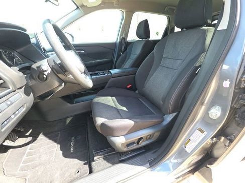 Used 2024 Nissan Rogue SV image 14