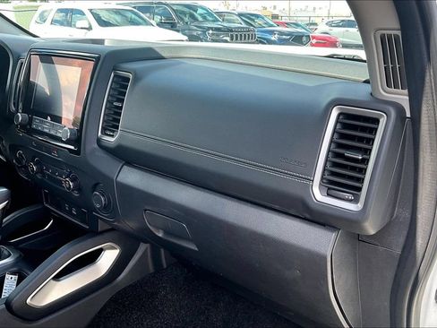 Used 2024 Nissan Frontier SV AWD/4WD image 18