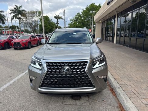 Used 2020 Lexus GX 460 Premium w/ Premium Package AWD/4WD image 2