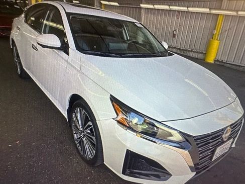 Used 2023 Nissan Altima 2.5 SL AWD/4WD image 11
