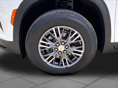 Used 2026 Chevrolet Traverse LT FWD image 10