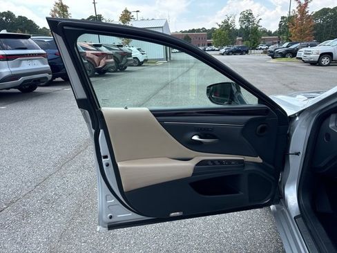 Used 2019 Lexus ES 350 350 Luxury image 10