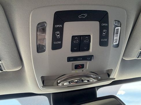 Used 2025 Toyota Sienna XLE w/ XLE Plus Package AWD/4WD image 28