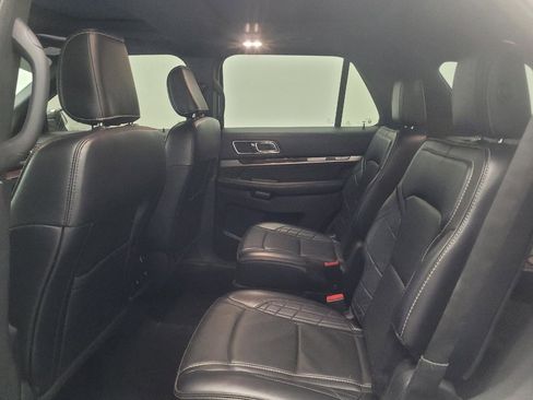 Used 2019 Ford Explorer Platinum AWD/4WD image 18
