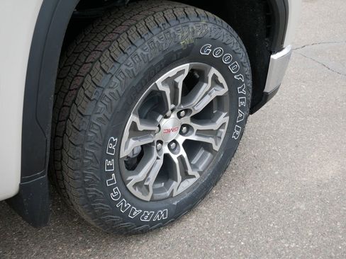 New 2026 GMC Sierra 1500 SLE w/ Preferred Package AWD/4WD image 6