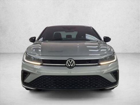 Used 2025 Volkswagen Jetta Sport FWD image 2