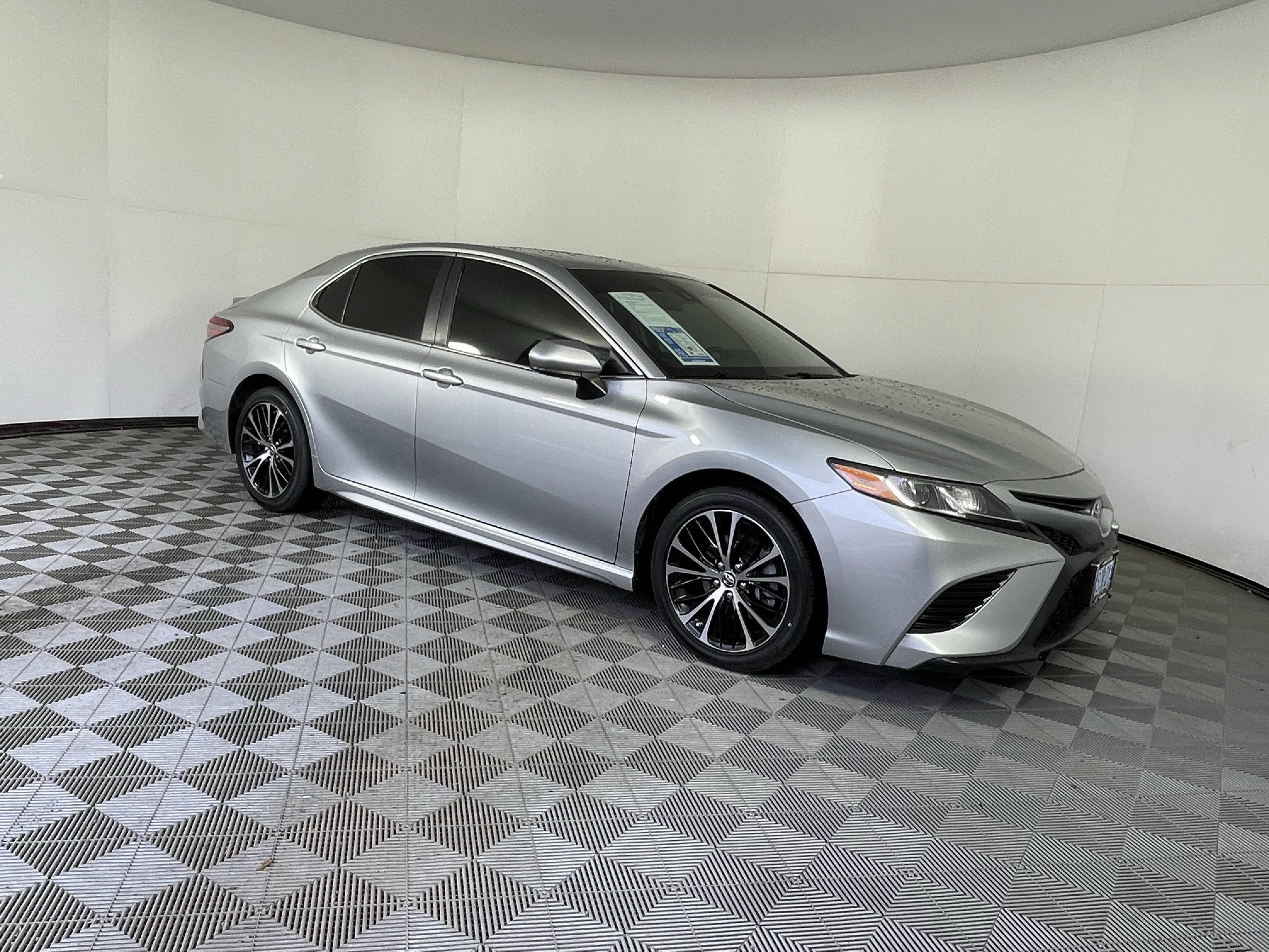 Used 2018 Toyota Camry SE FWD image 7