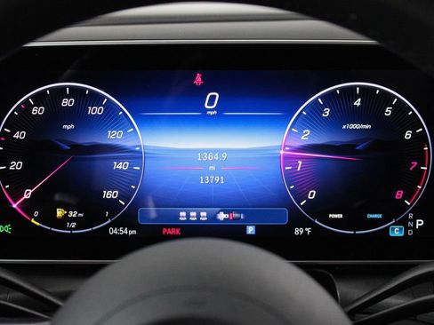 Used 2025 Mercedes-Benz GLC 300 4MATIC image 33