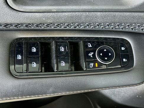 Used 2024 Nissan Ariya AWD image 15