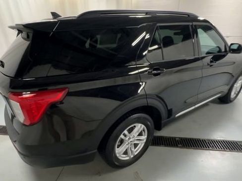 Used 2023 Ford Explorer XLT AWD/4WD image 8