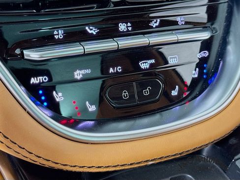 Used 2022 Aston Martin DBX AWD/4WD image 27