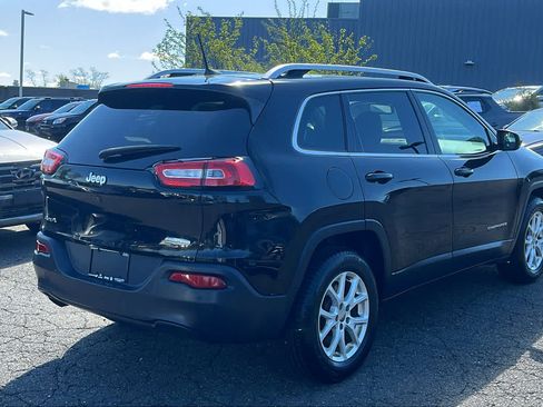 Used 2017 Jeep Cherokee Latitude w/ True North Edition AWD/4WD image 4