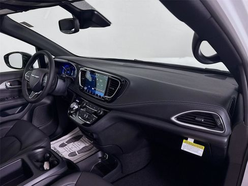 New 2026 Chrysler Pacifica Select image 33