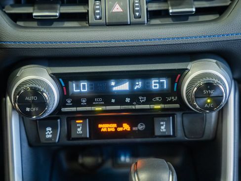 Used 2019 Toyota RAV4 XSE w/ Carpet Mat Package AWD/4WD image 25