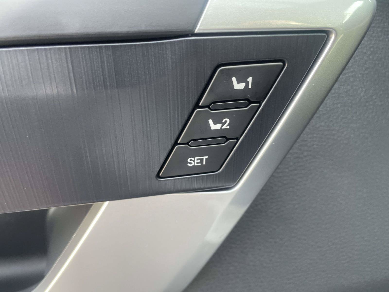 Used 2025 Toyota Tundra Platinum AWD/4WD image 13