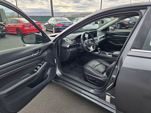 Used 2023 Nissan Altima 2.5 SR w/ SR Premium Package image 19