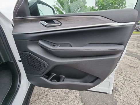 New 2026 Jeep Grand Cherokee Altitude RWD image 20