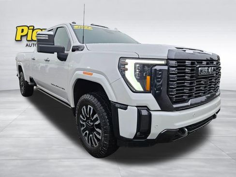 Used 2024 GMC Sierra 3500 Denali Ultimate AWD/4WD image 6