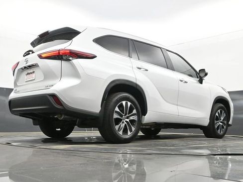 Used 2026 Toyota Highlander XLE image 28