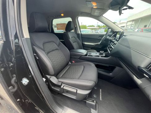 Used 2025 Nissan Pathfinder SV AWD/4WD image 38