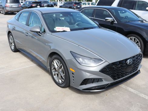 Used 2022 Hyundai Sonata SEL image 2