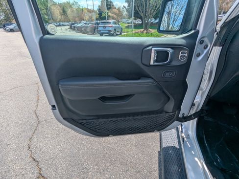 Used 2022 Jeep Wrangler Unlimited Sahara w/ LED Lighting Group image 28