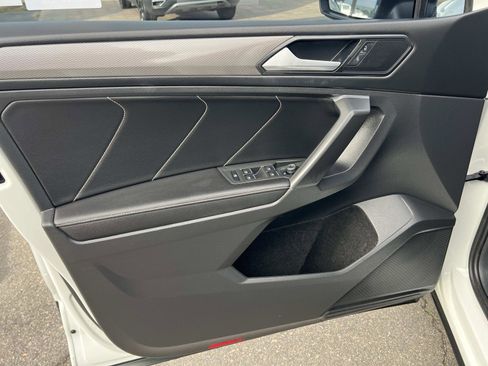 Certified 2022 Volkswagen Tiguan SE image 6