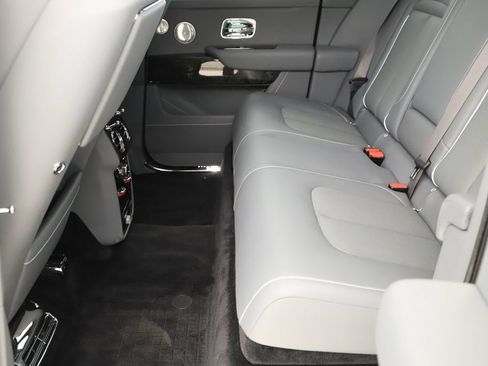 Used 2024 Rolls-Royce Cullinan w/ Cullinan Package AWD/4WD image 34