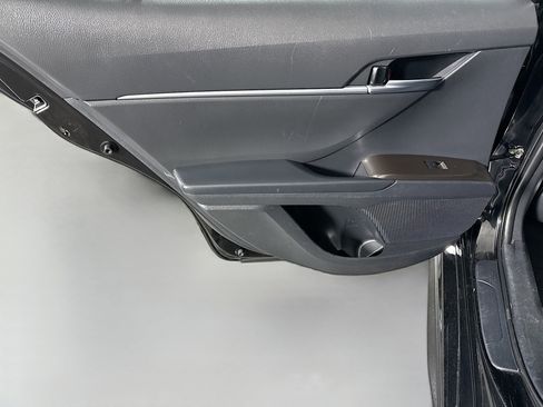 Used 2021 Toyota Camry SE image 25