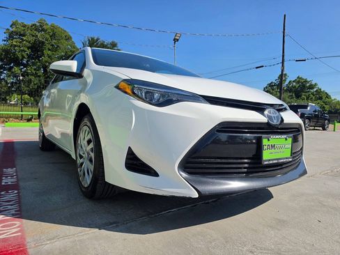 Used 2017 Toyota Corolla LE FWD image 4
