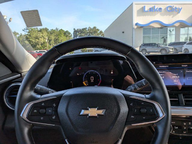 Used 2025 Chevrolet Trax LT w/ Driver Confidence Package FWD image 20