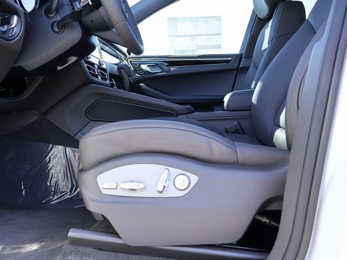 New 2026 Porsche Macan image 34