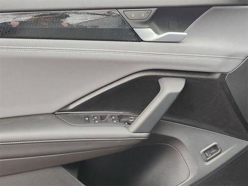 New 2026 Volkswagen Tiguan SE image 12