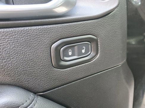 Used 2021 Jeep Wrangler Unlimited Sahara image 25