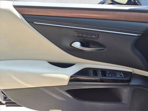 Used 2025 Lexus ES 350 w/ Premium Package FWD image 10
