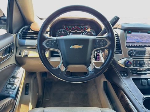 Used 2019 Chevrolet Suburban LT RWD image 10