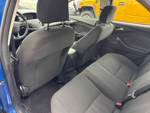 Used 2018 Ford Focus SE FWD image 18