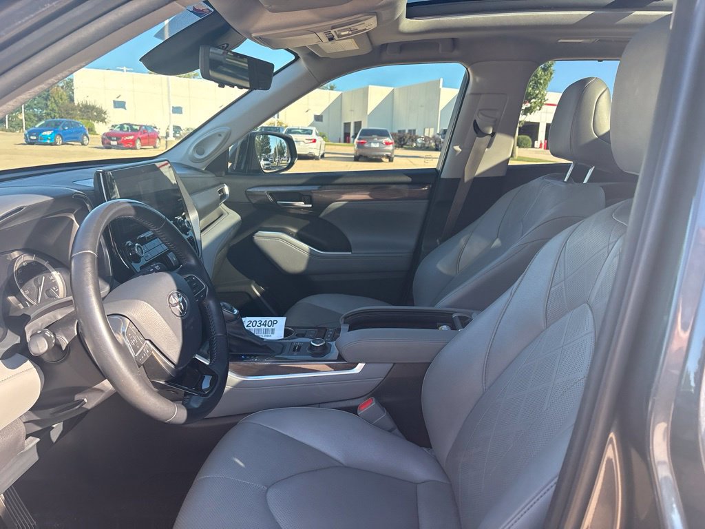 Used 2020 Toyota Highlander Platinum AWD/4WD image 11